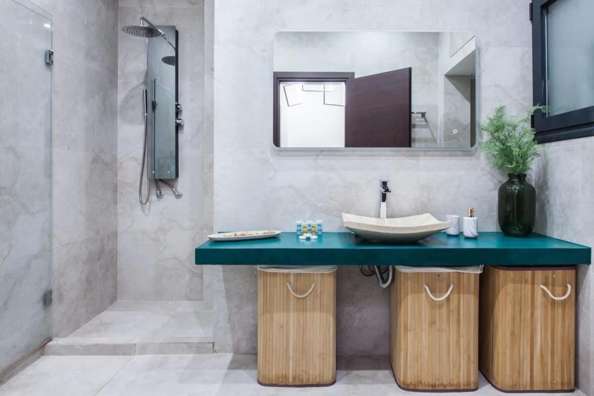 Beautiful Elegant Apartment Next To Monastiraki أثينا المظهر الخارجي الصورة